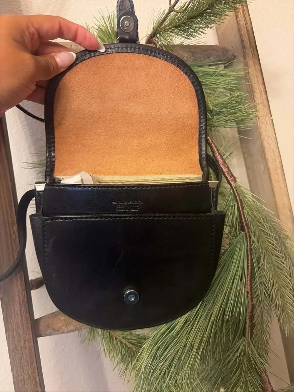 Vera Pelle Made In Italy Black Leather Saddle Crossbody Bag